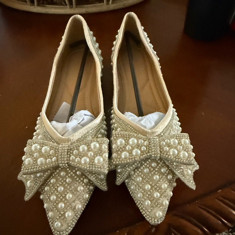 Elegant Pearl Embellished Cream Flats